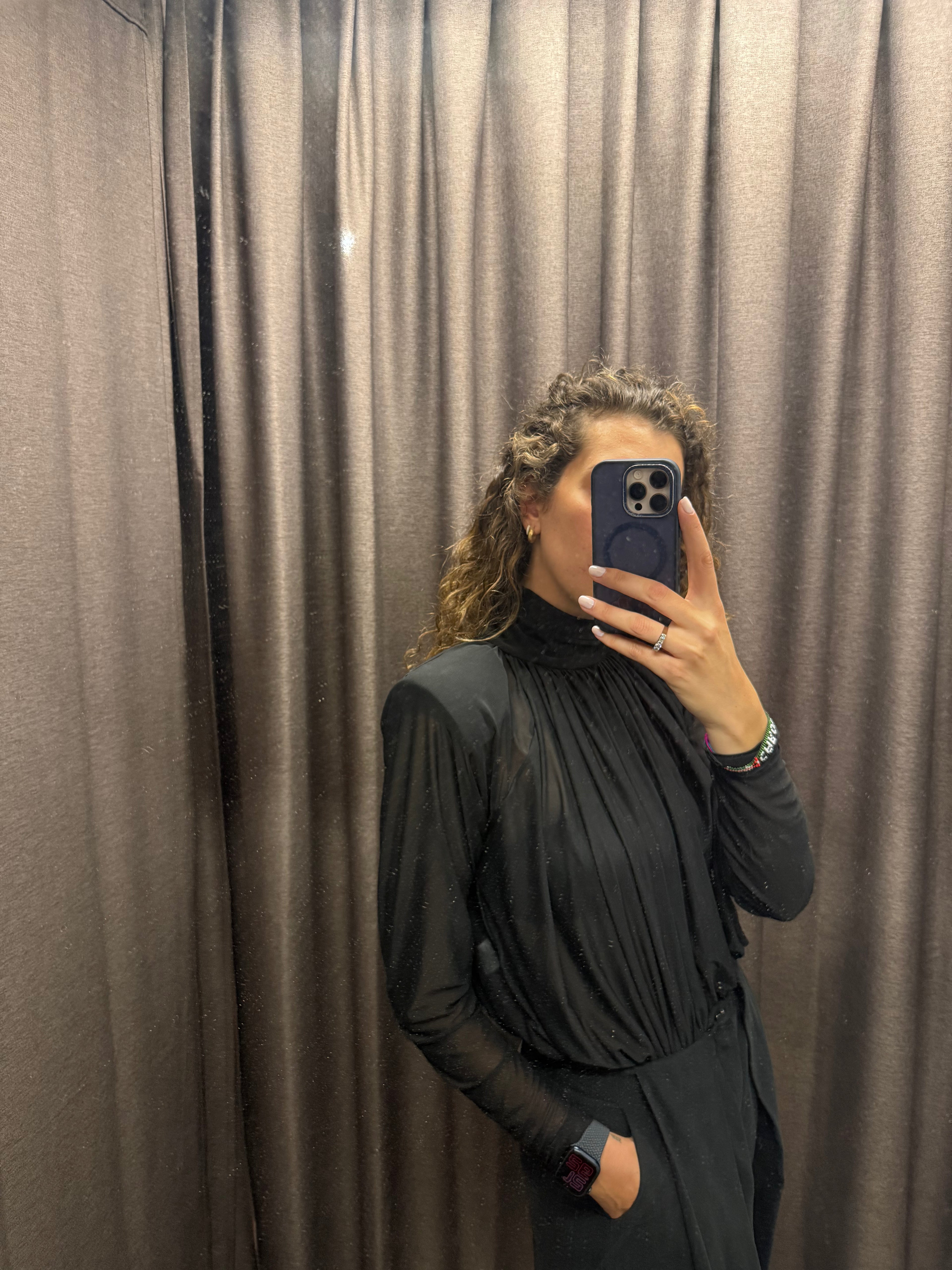 Body drappeggiato con spalle imbottite