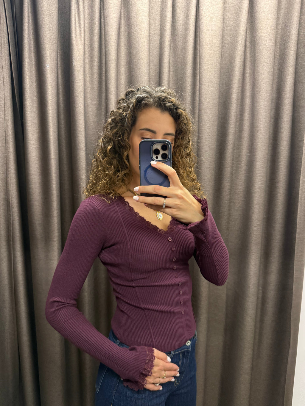 Maglia costina con bordo in pizzo