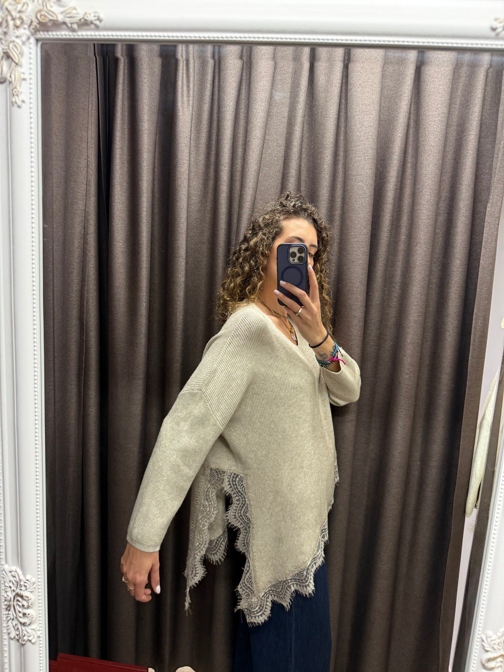 Maglione diagonale con pizzo