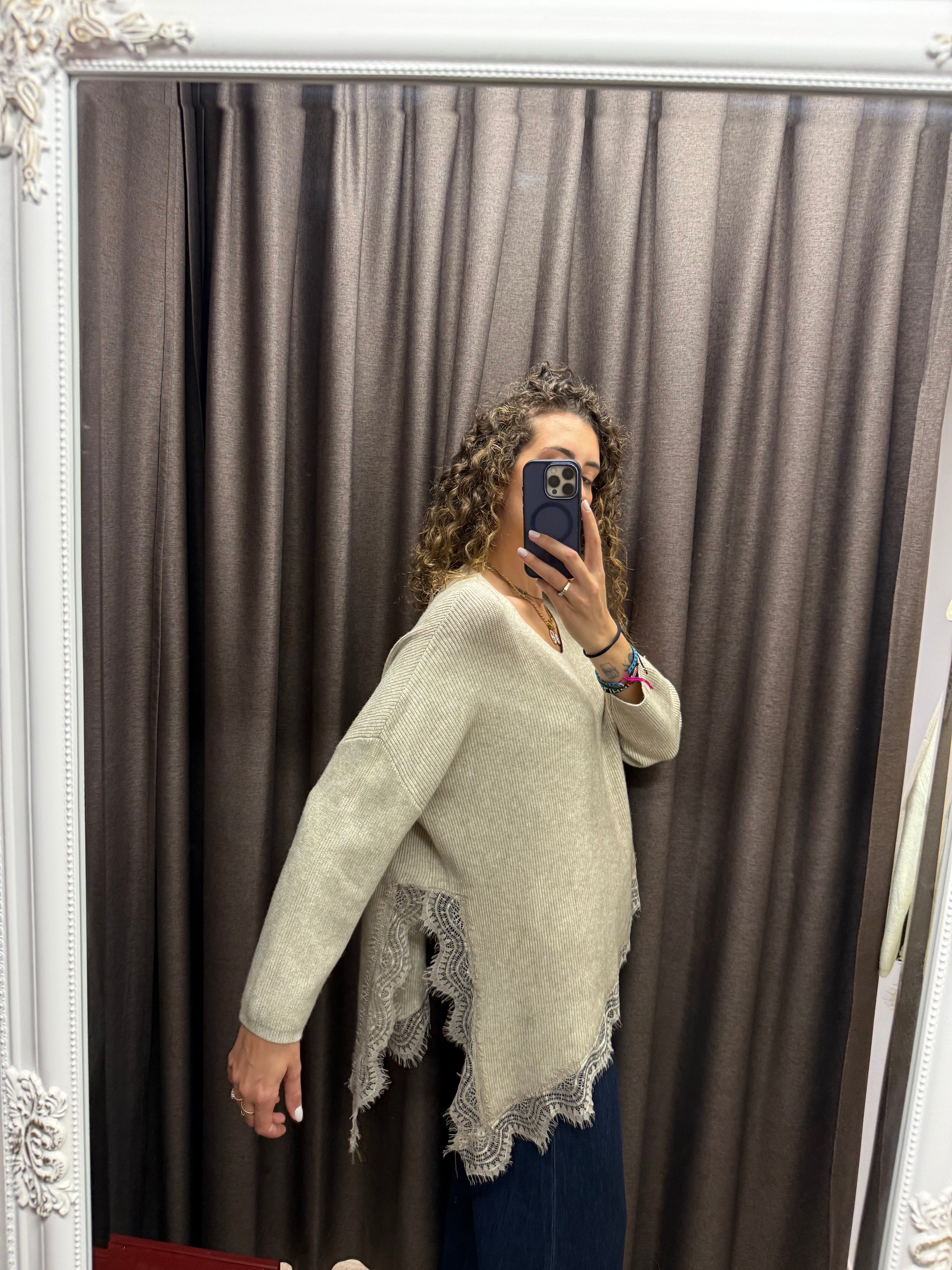 Maglione diagonale con pizzo