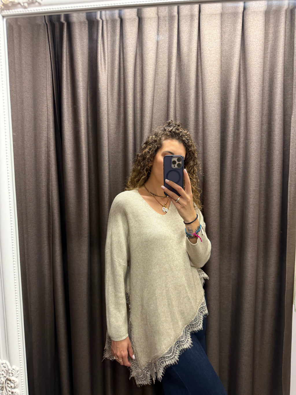 Maglione diagonale con pizzo