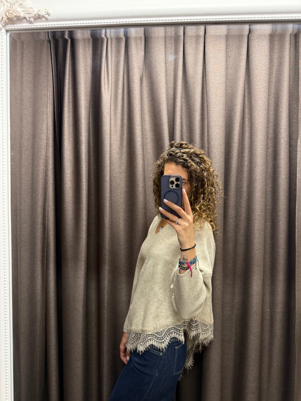 Maglione diagonale con pizzo