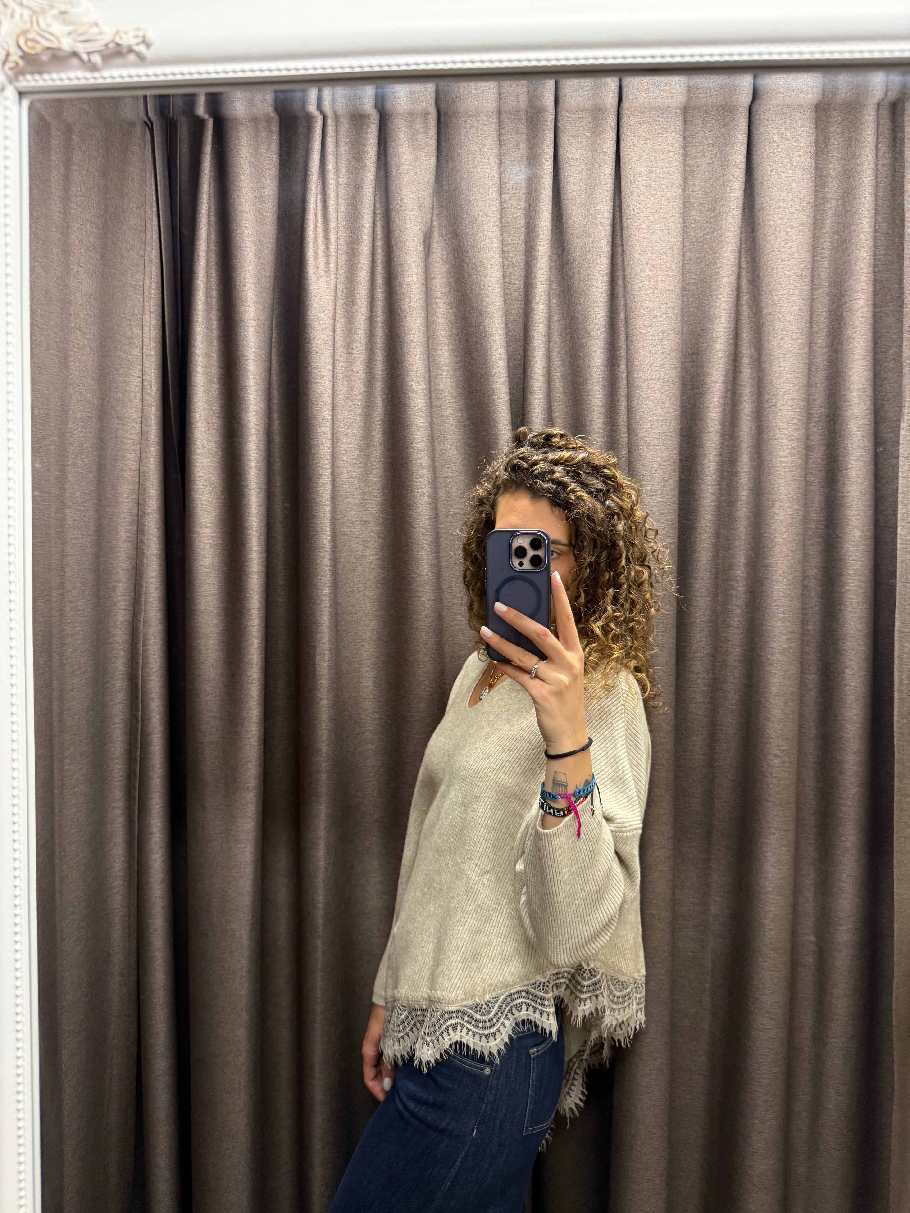 Maglione diagonale con pizzo