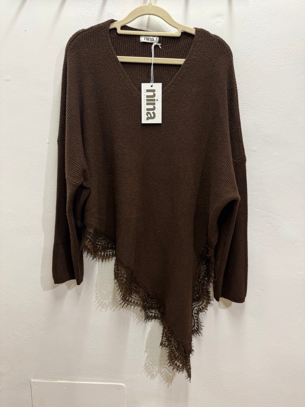 Maglione diagonale con pizzo