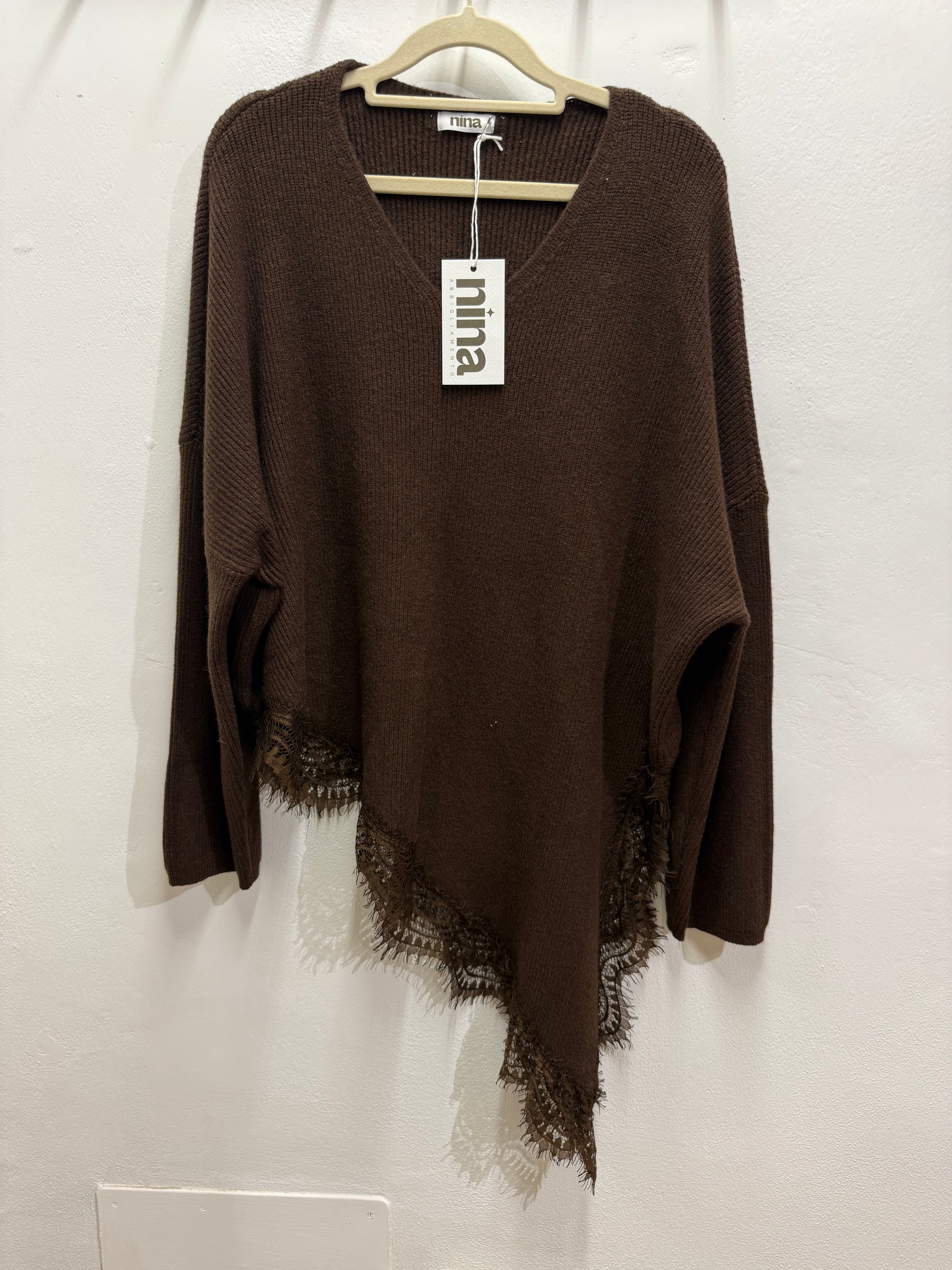 Maglione diagonale con pizzo