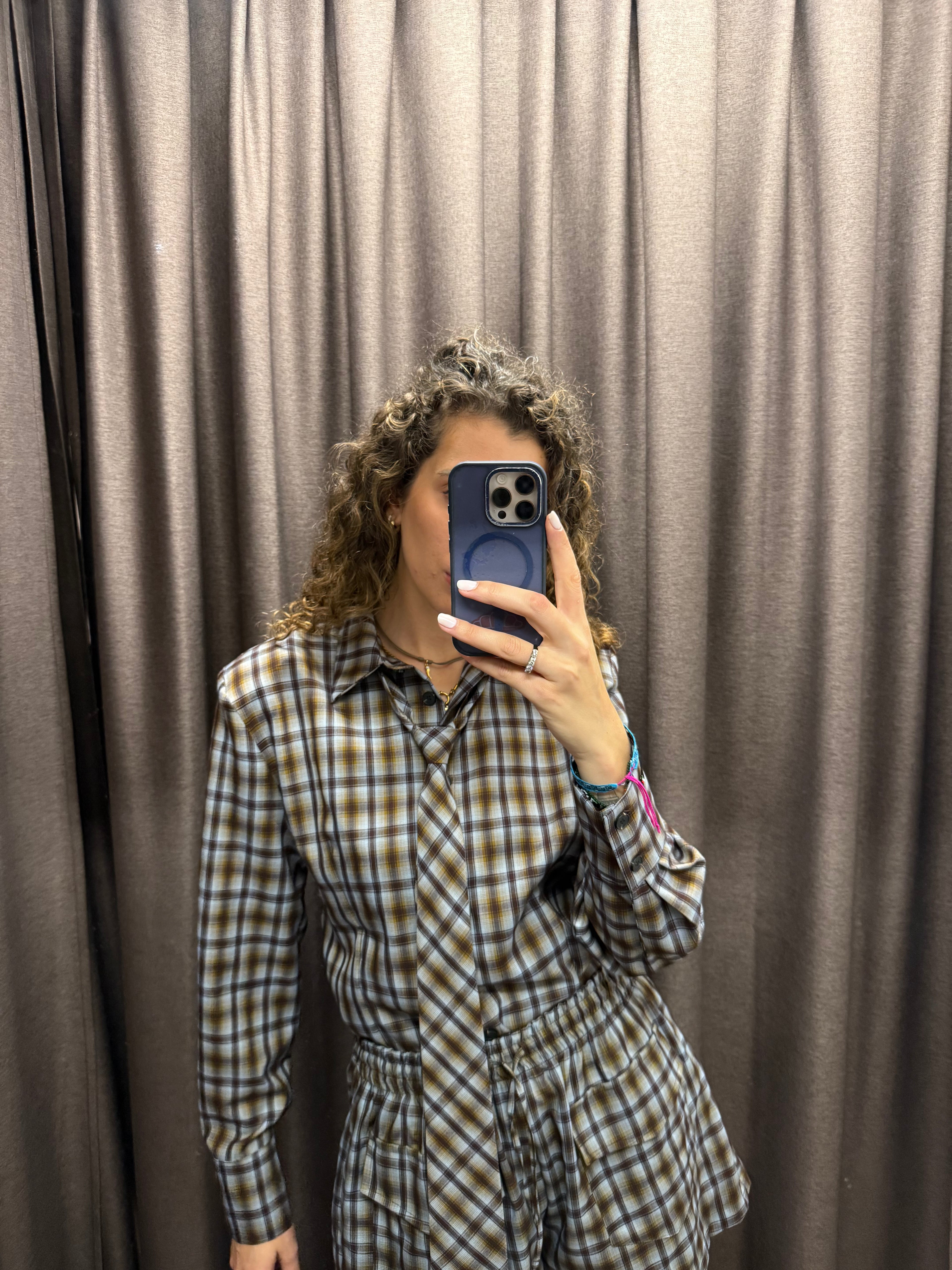Camicia con cravatta