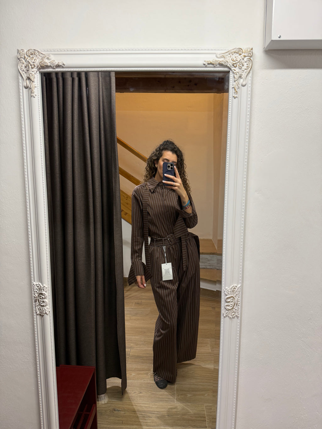 Pantaloni rigati con cintura