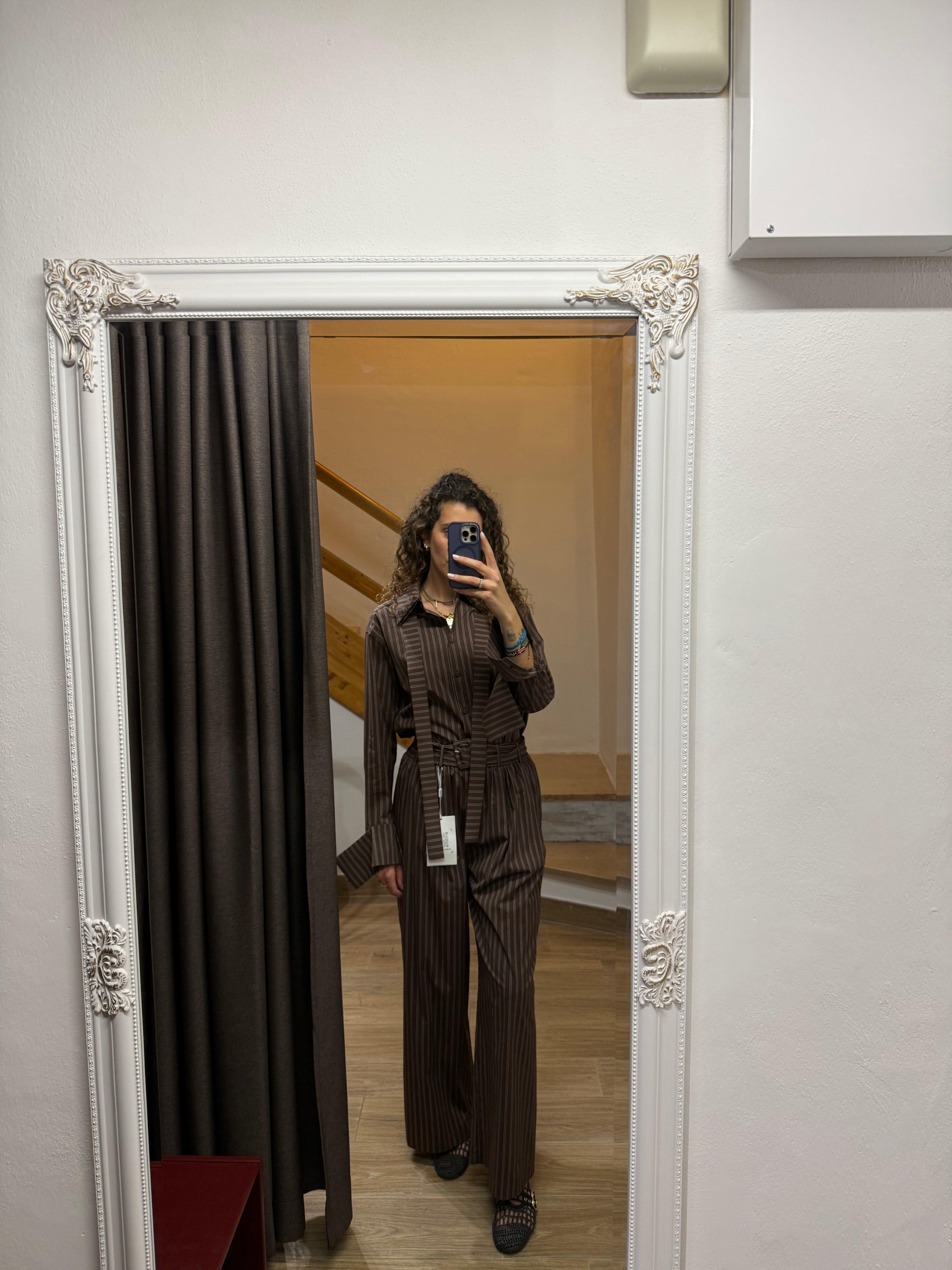 Pantaloni rigati con cintura