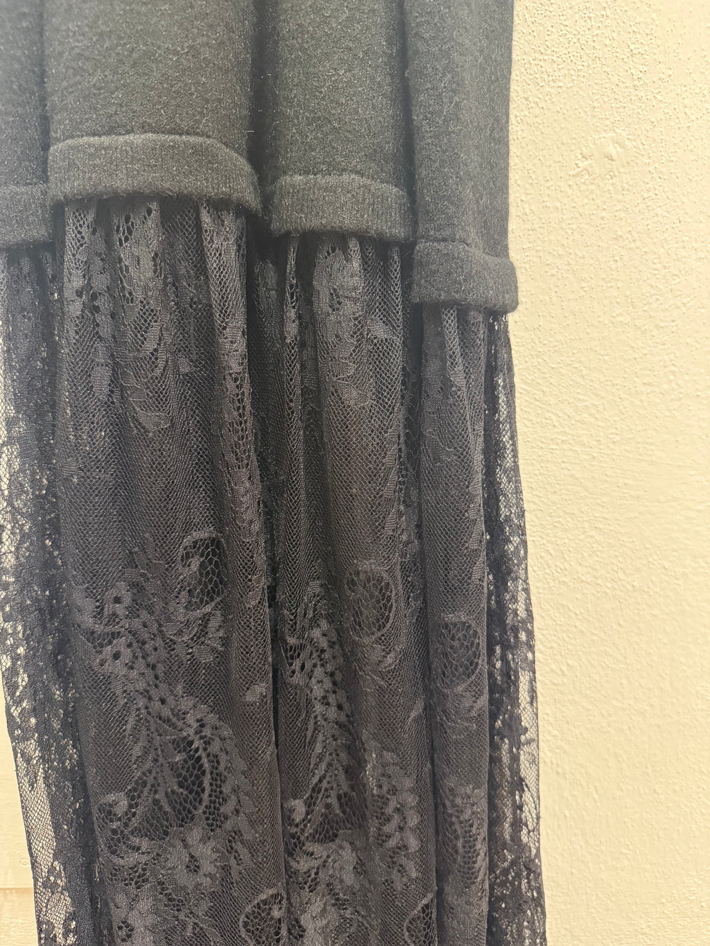 Vestito in maglia con pizzo
