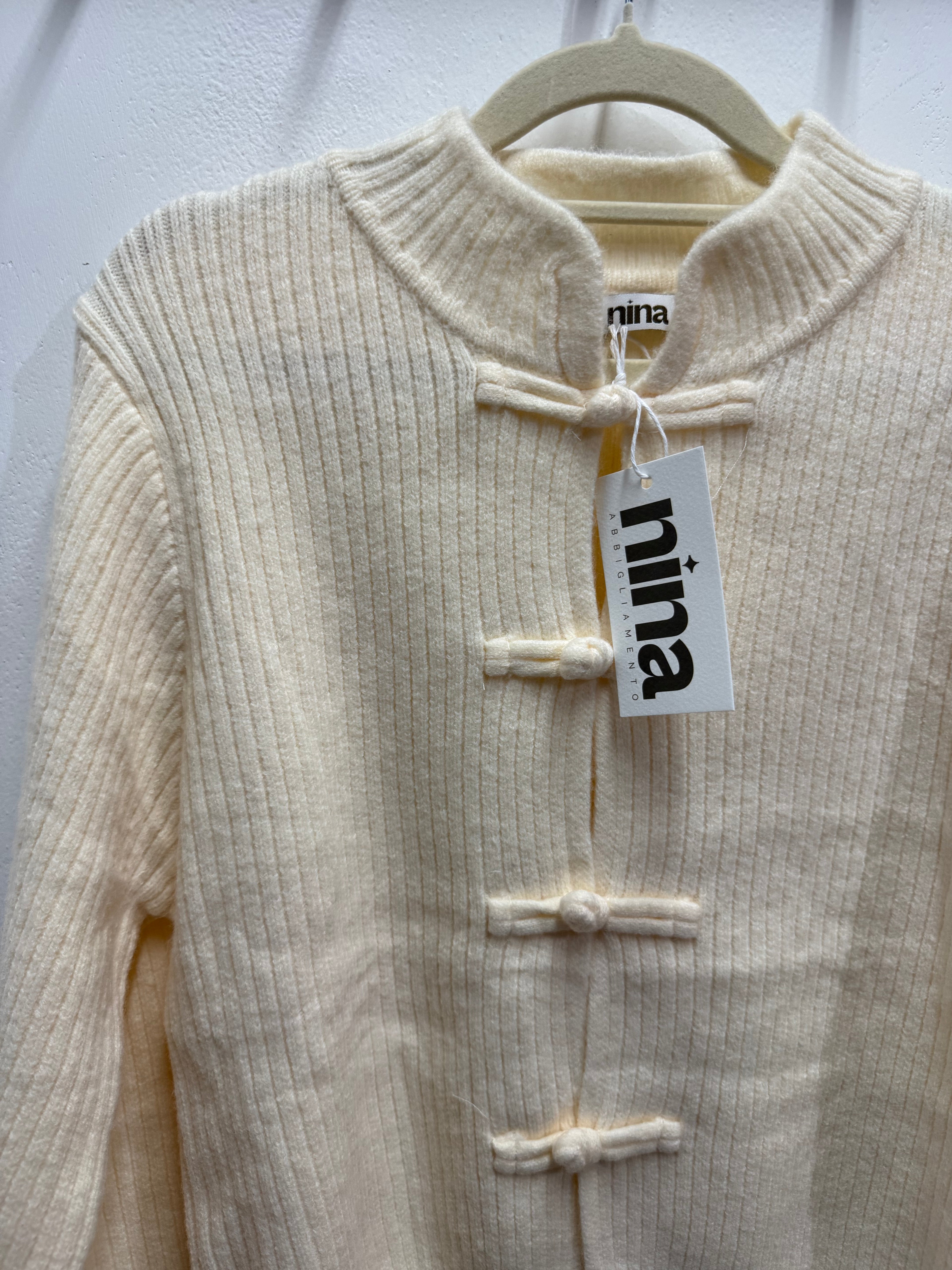 Cardigan con bottoni a rana